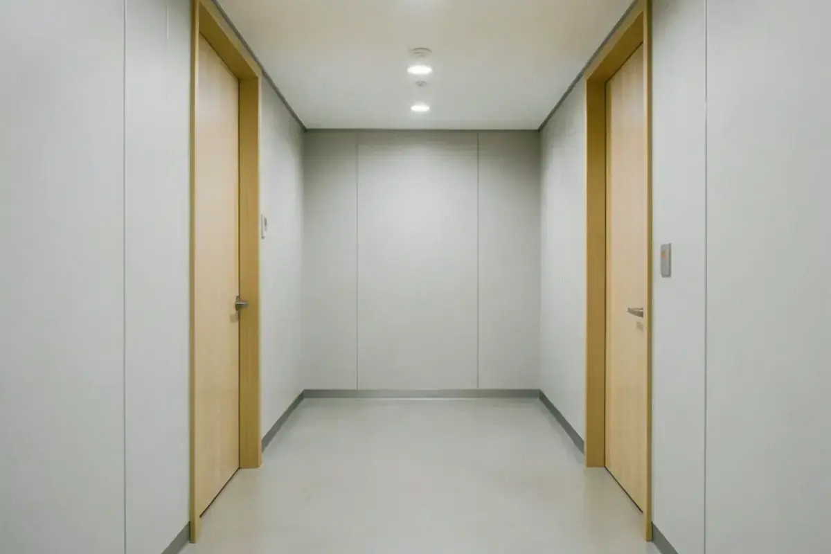 仕上げの整ったオフィス共用部